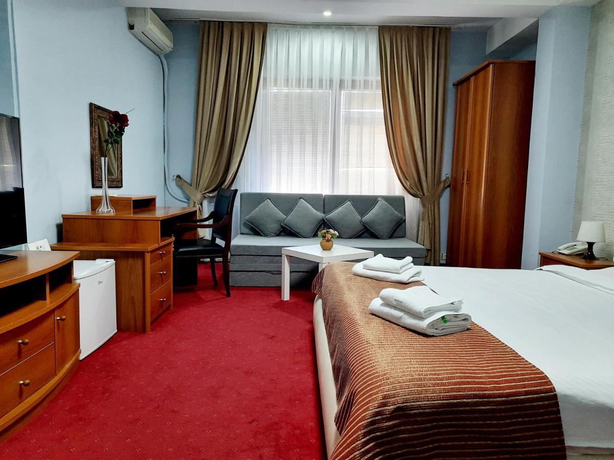 Hotel Aristocrat & Fish Restaurant Szkopje Kültér fotó